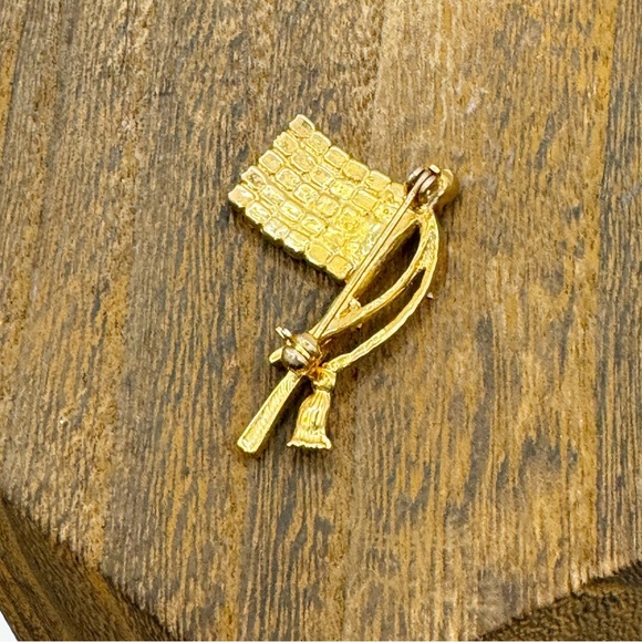 Sparkly rhinestone American flag small pin brooch lapel tie tack patriotic - Picture 6 of 7